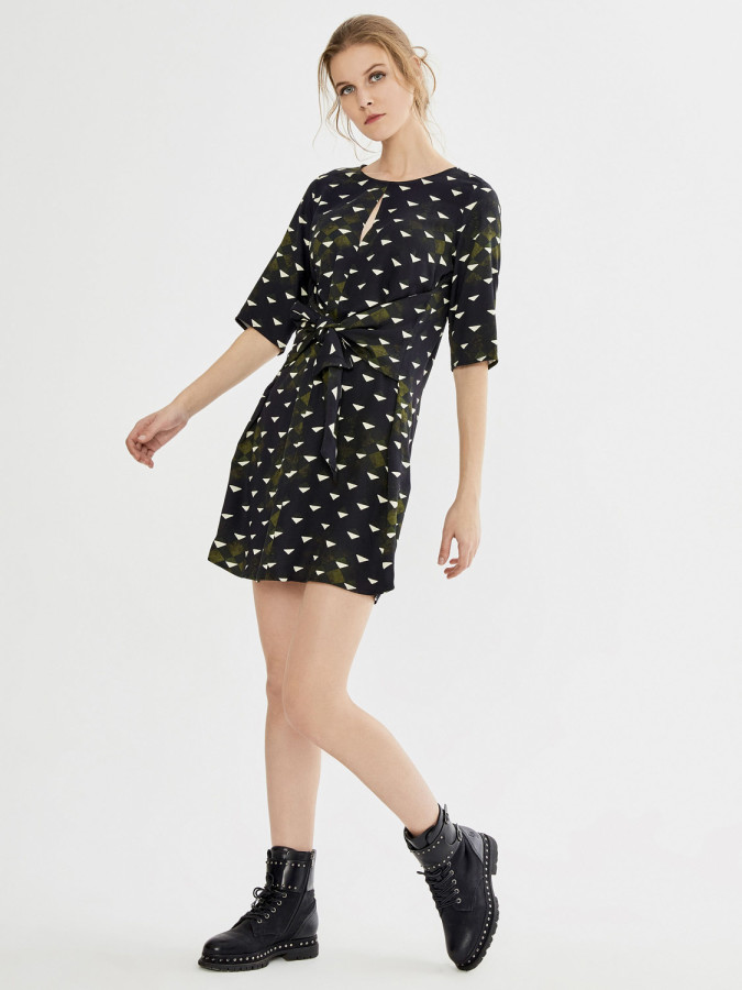 XINT - Yuvarlak Yaka Desenli Belden Bağlamalı Rahat Kesim Elbise